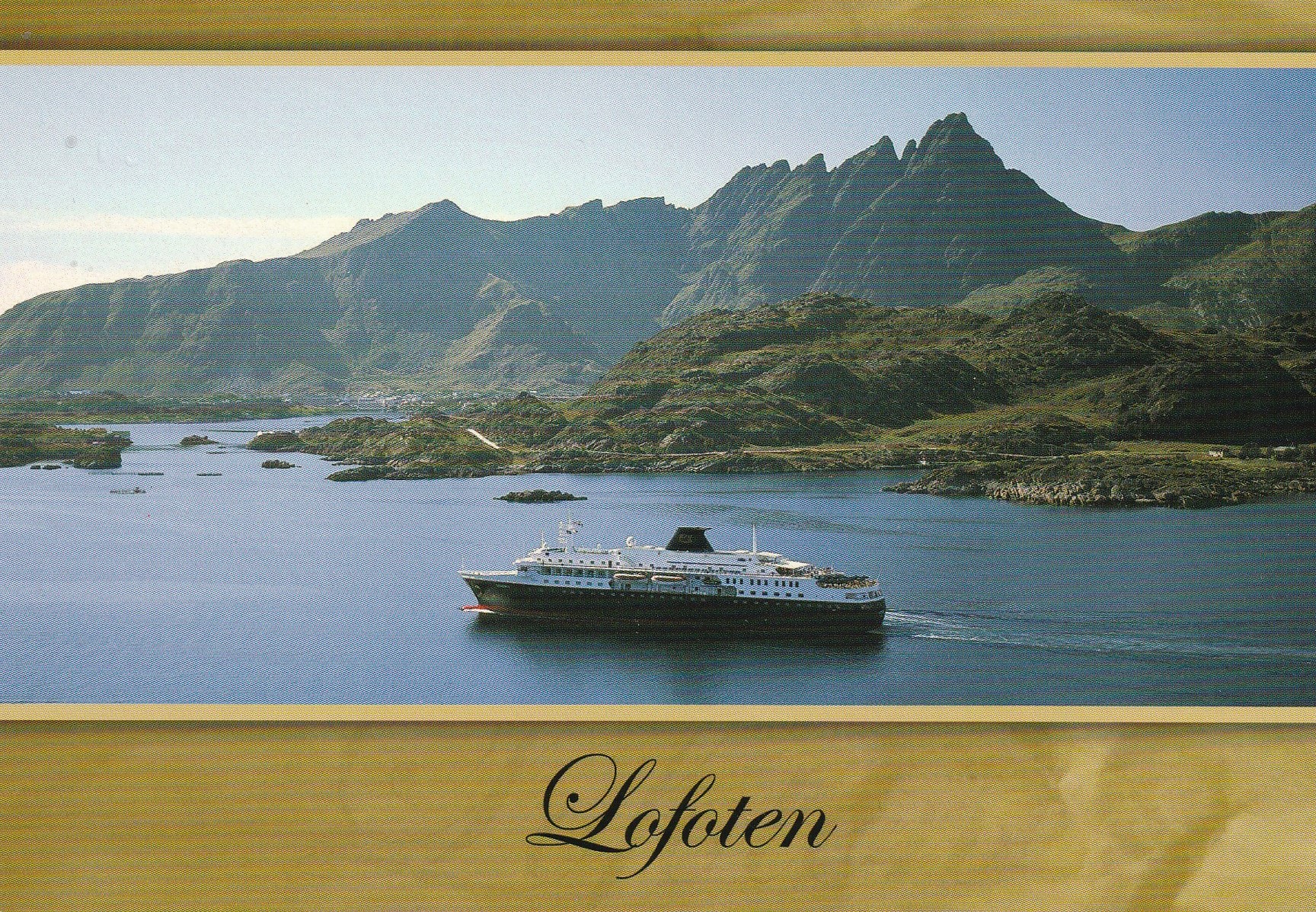 Lofoten.  ( m skip/båt).   To-Foto 2677