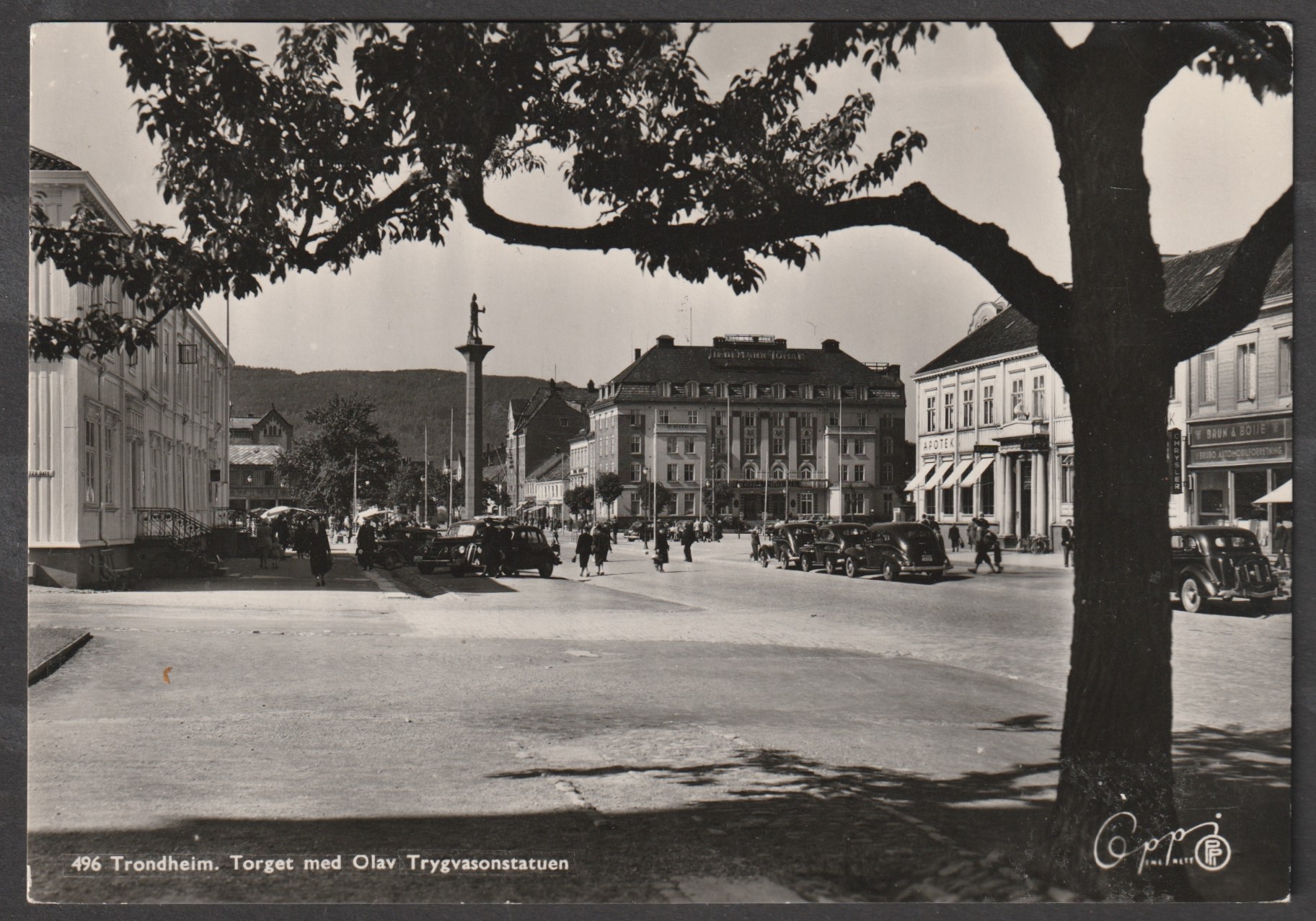Trondheim. Torget med Olav Trygvasonstatuen. Oppi 496