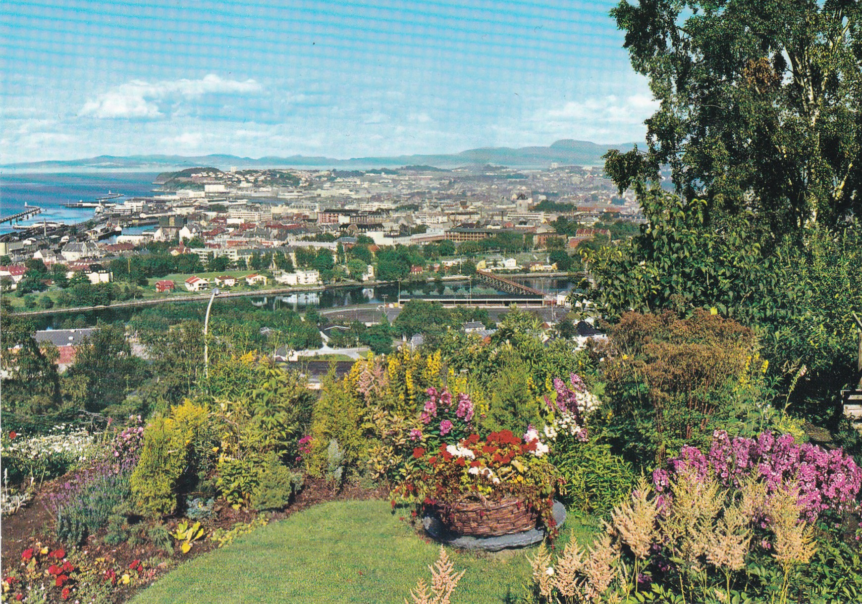 Trondheim. Utsikt over byen ( Grako 0130/2)