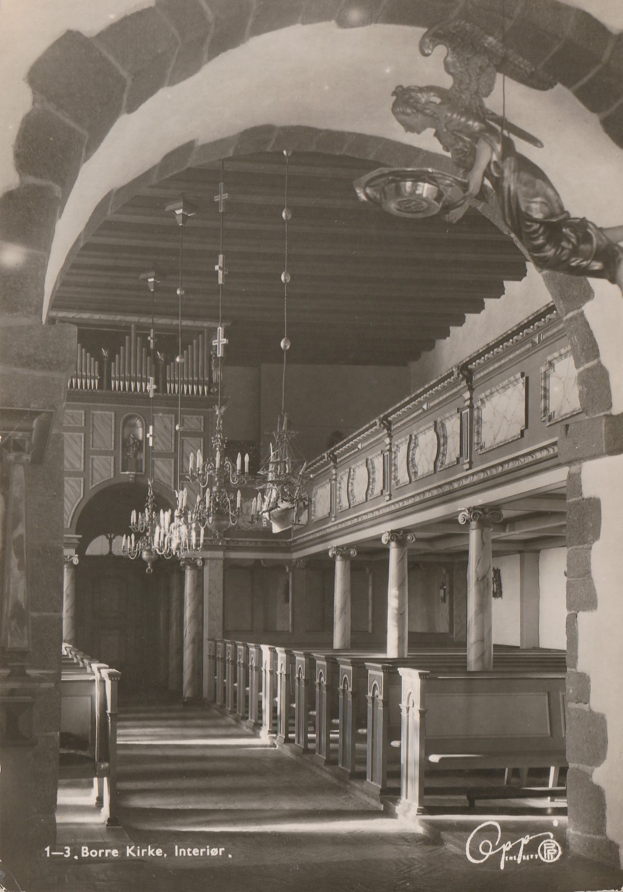 Eldre kort fra Borre Kirke , Interiør .  Oppi 1-3