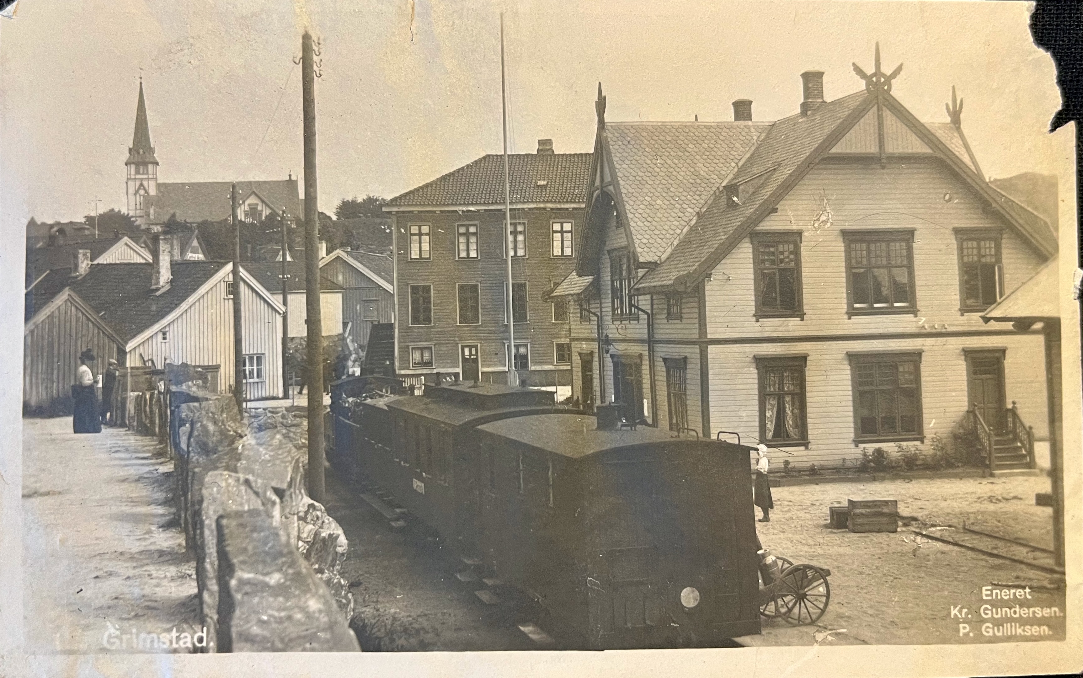 Grimstad jernbanestasjon med tog