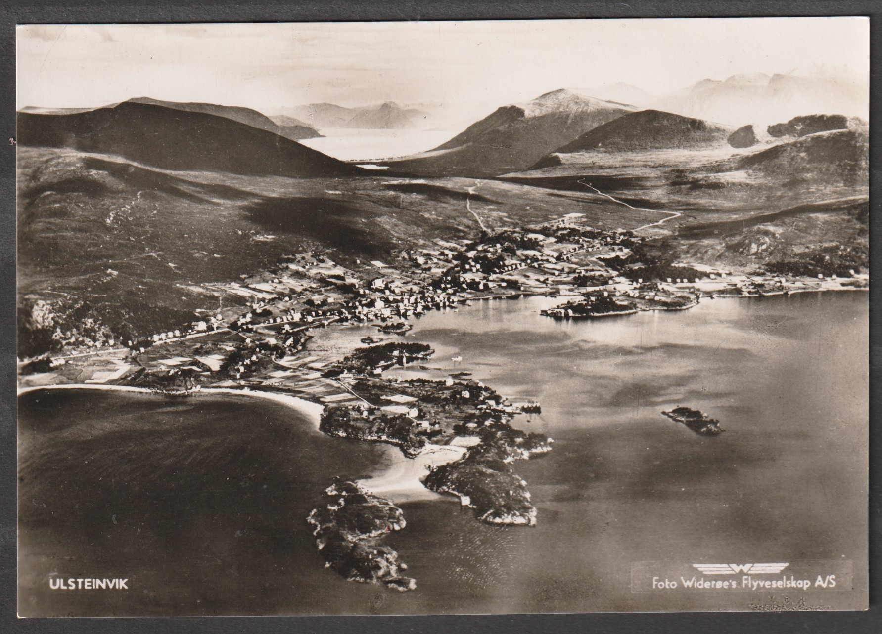 Ulsteinvik. Widerøe