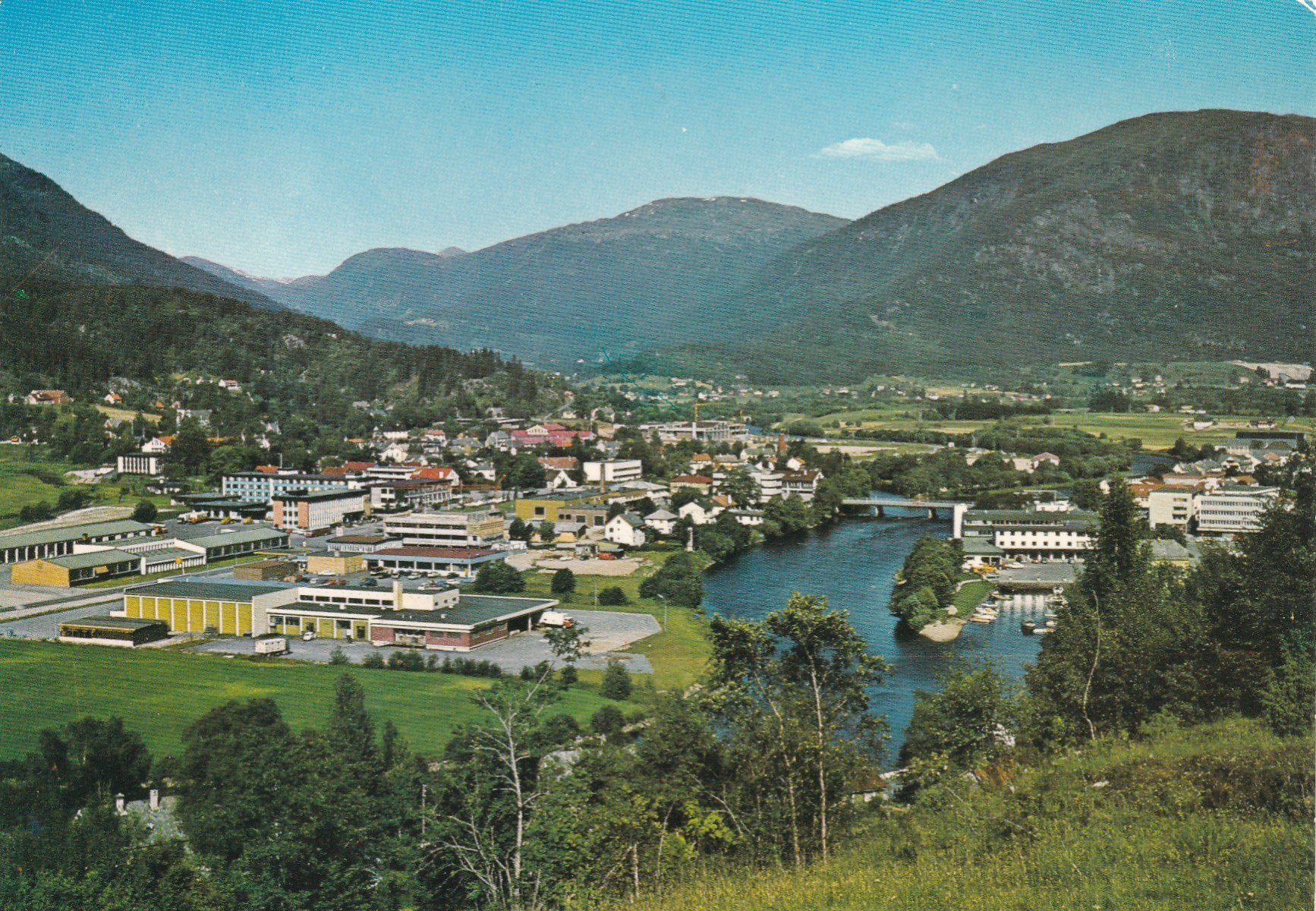 Utsikt over Førde ( Aune F-7777-6)