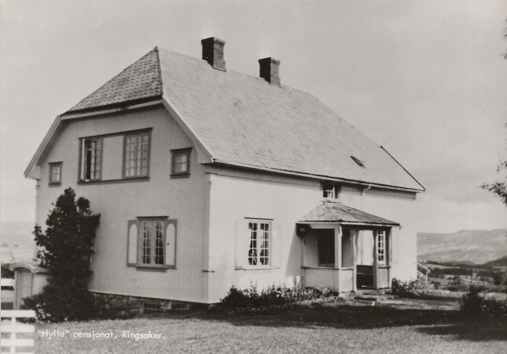 Eldre kort fra "Hylla" pensjonat , Ringsaker. Norsk arbeide. Unum