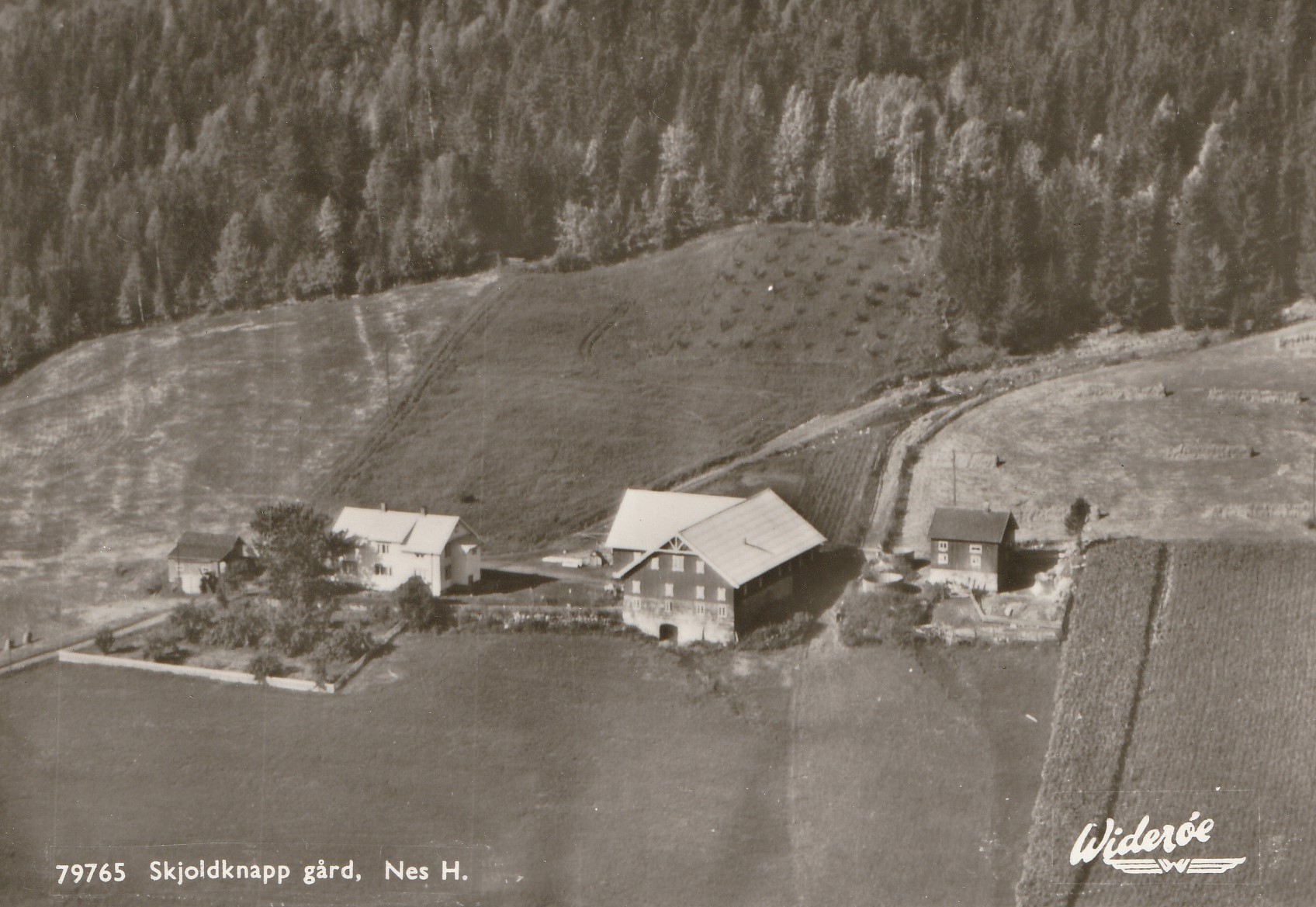 Eldre kort fra Skjoldknapp gård , Nes H. Widerøe /Polarfly 79765