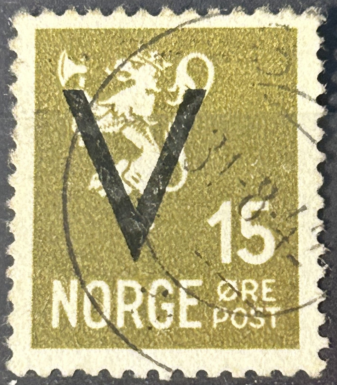 NK 281. PENT RUNDSTEMPLA.    (170,-)