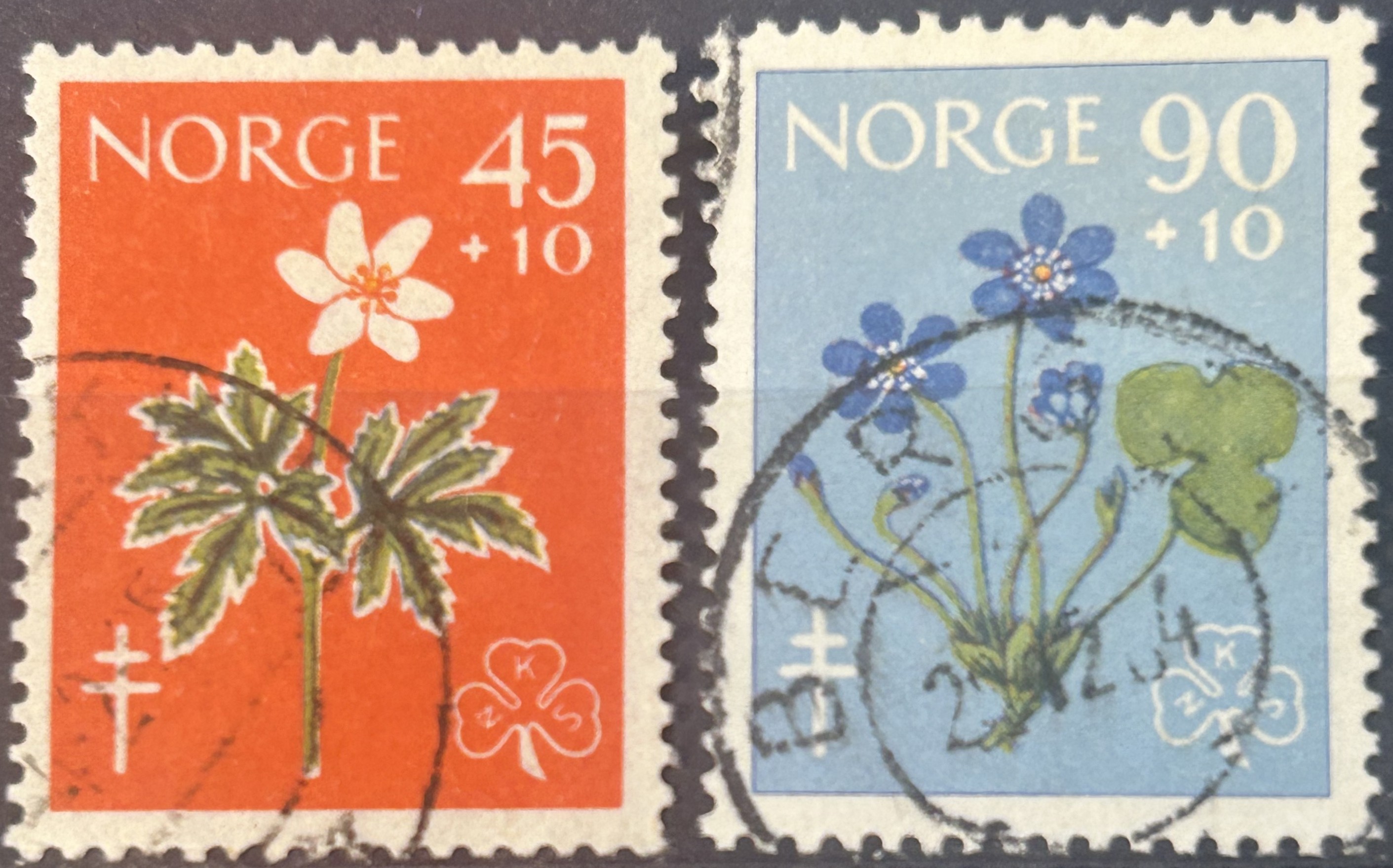 NK 479-80. PEN RUNDSTEMPLA SERIE. (110,-)