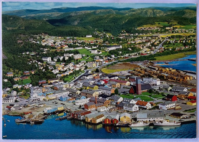 NAMSOS utsikt over byen med kirken & havna br1973