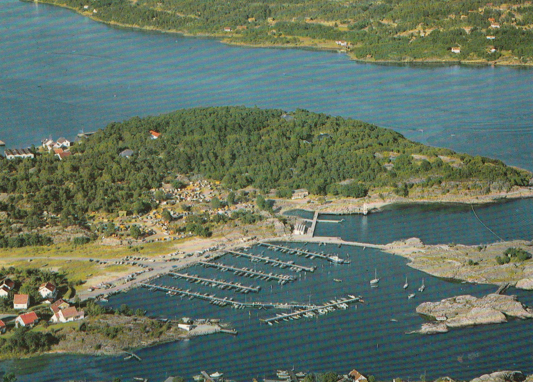 Kristiansand S.  Utsikt over Rolighten og Bertebukta .  Aune F-3752-8