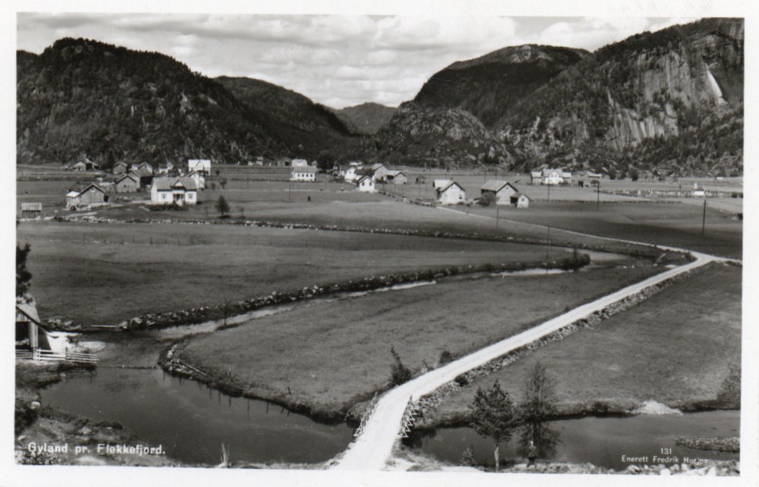 Gyland pr. Flekkefjord. Småformat i fin kvalitet.