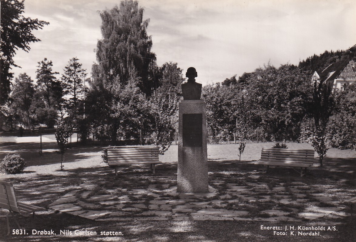Drøbak. Nils Carlsen støtten