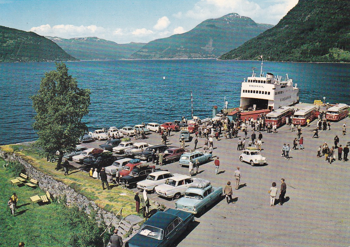 Fergen "Kinsarvik" ved kai i Kinsarvik, Hardanger