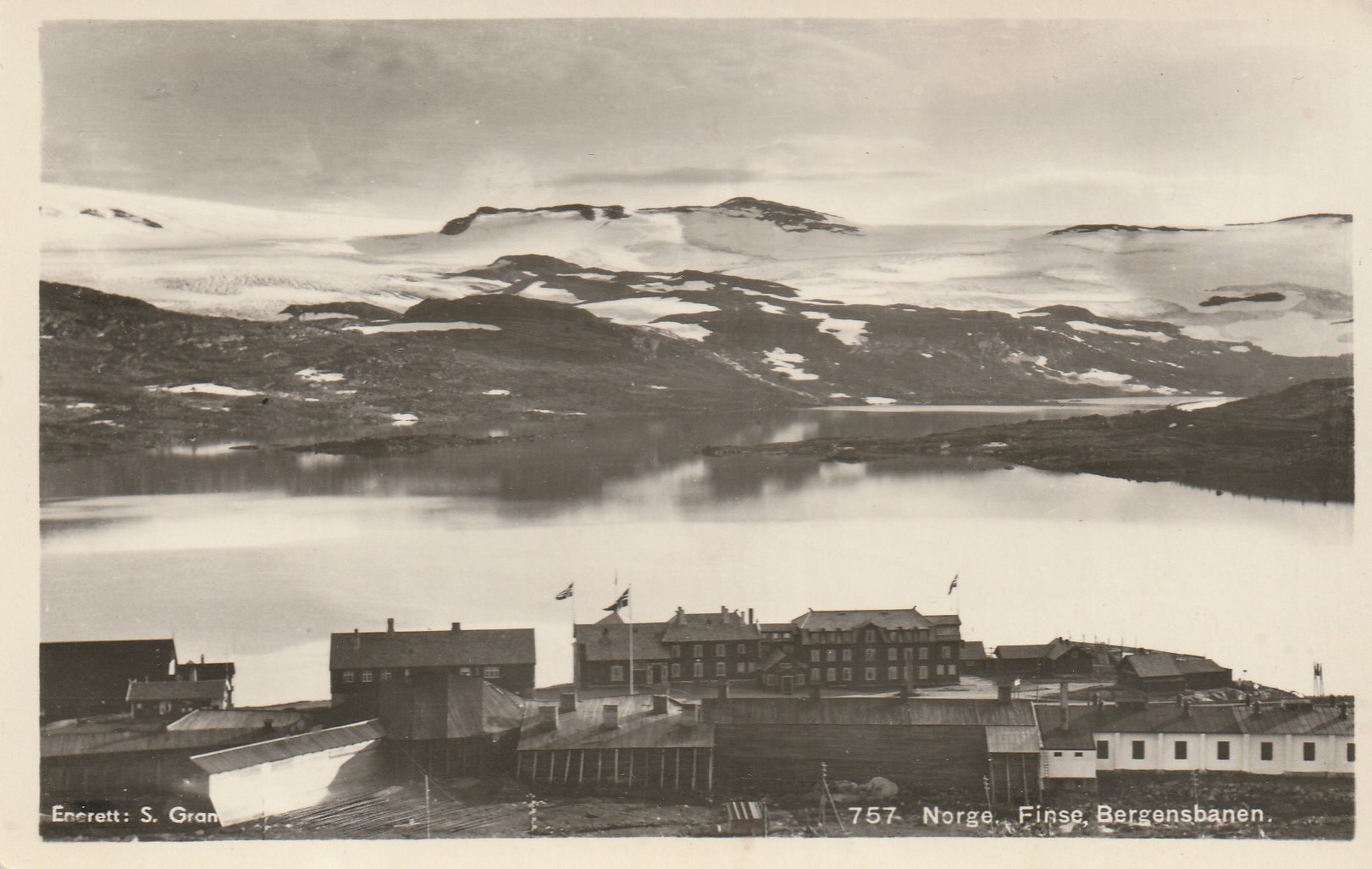 Eldre kort fra Finse , Bergensbanen .  Gran 757 / Norsk arbeide  Små