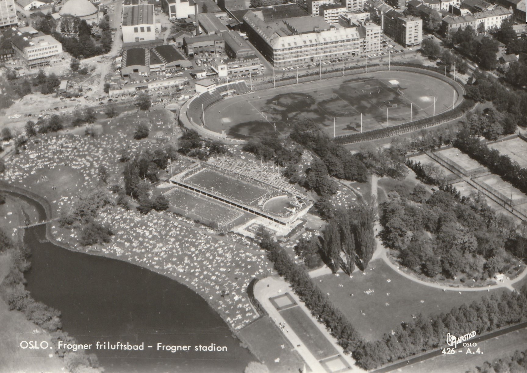 Oslo .  Frogner friluftsbad - Frogner stadion .  Harstad 426 - A. 4.