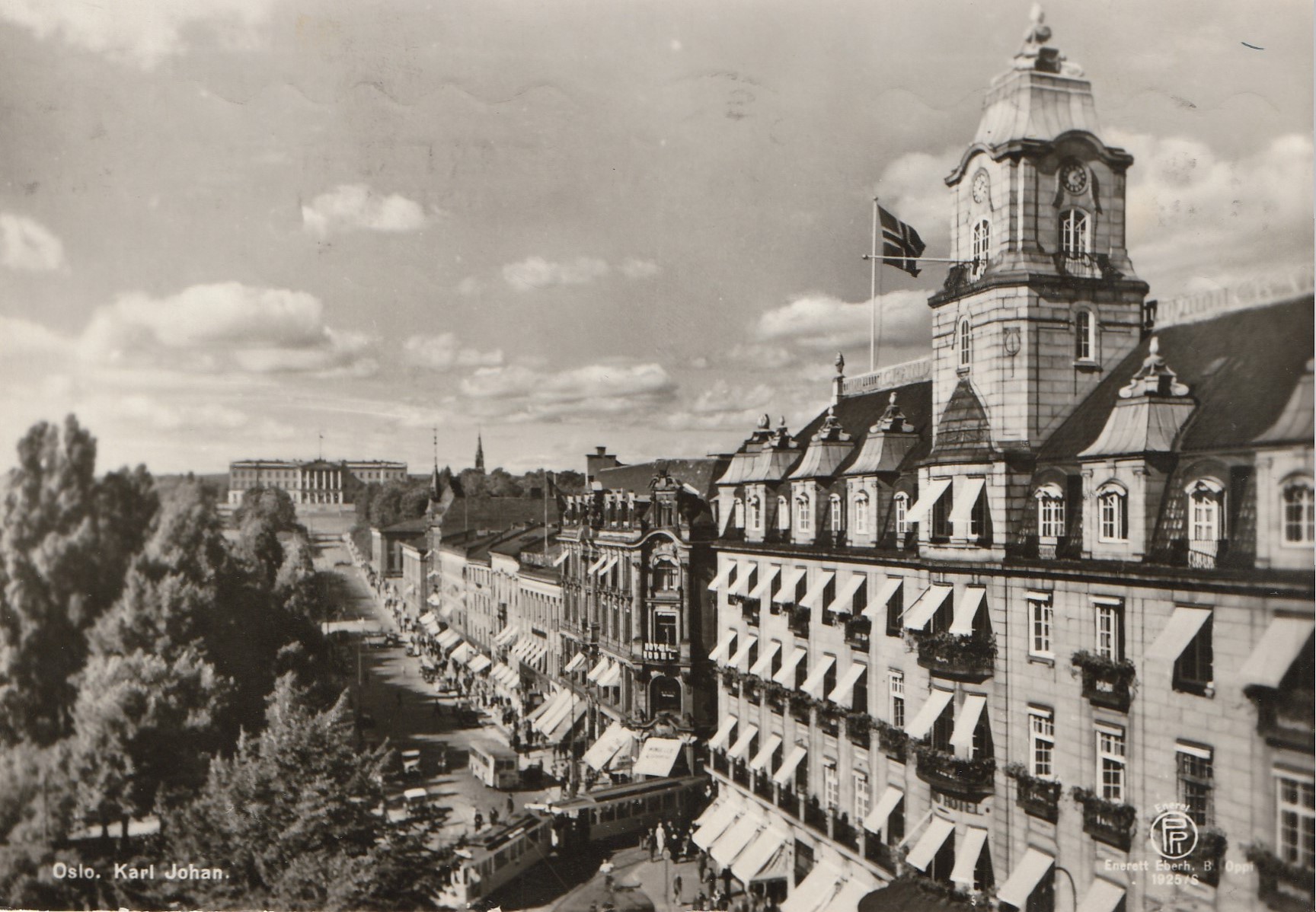 Eldre kort fra Oslo.  Karl Johan .  Oppi 192516 ?