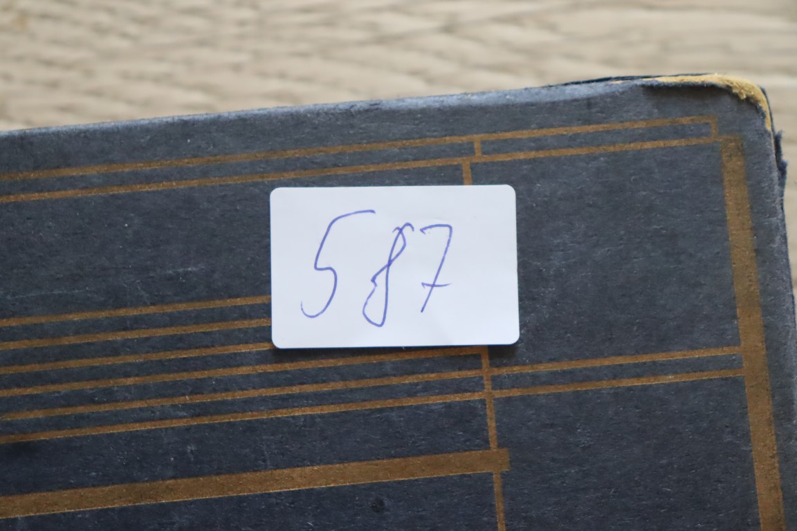 Fin samling med Hele Verden (587)