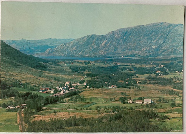 UALAND togstasjon med tog. Stokkafjellet br. 1968