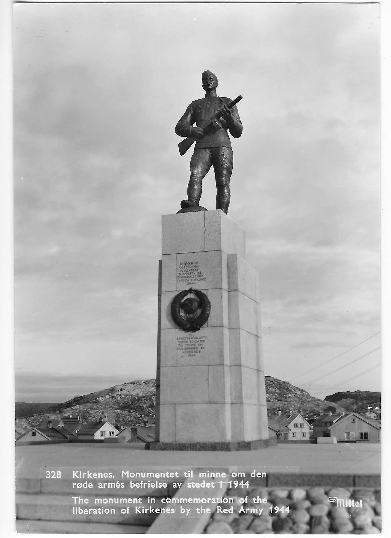 Kirkenes. Monument.Røde Armè frigjøring 1944. Mittet 328