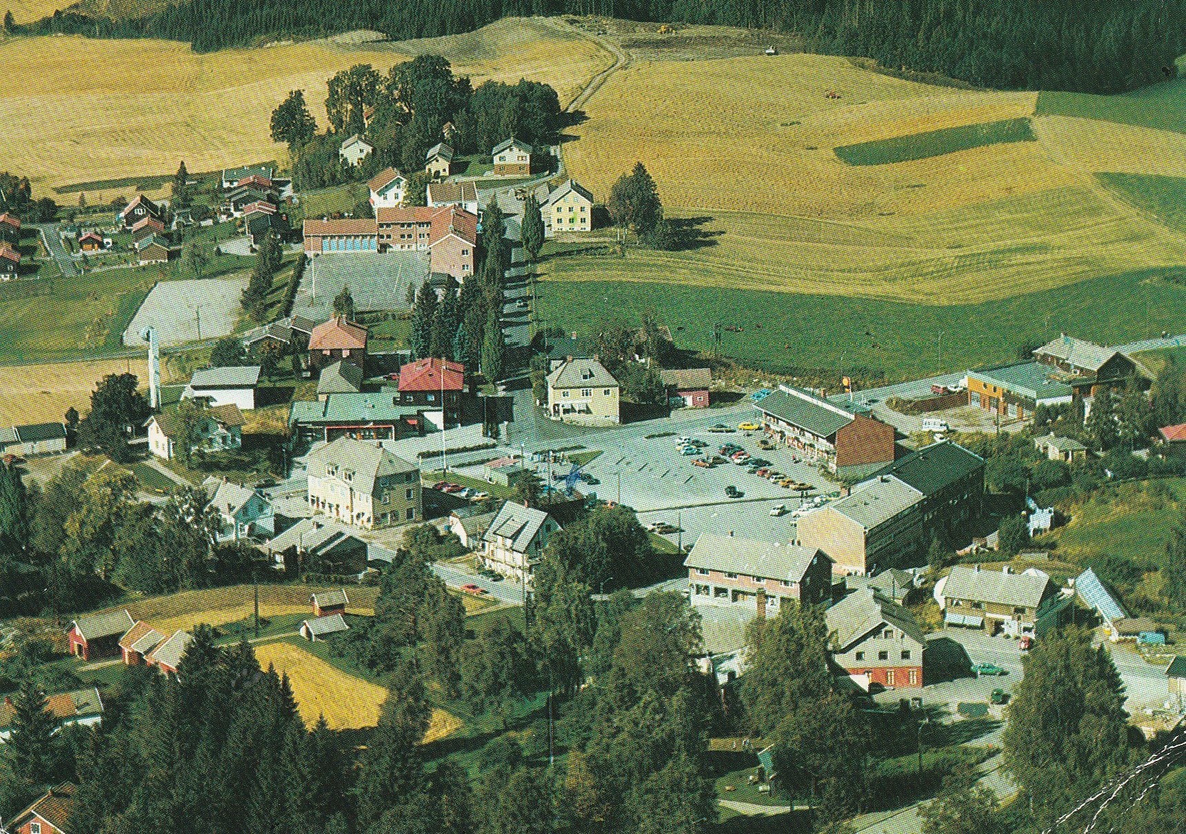 Eldre kort fra Skjønhaug Sentrum , Trøgstad . NLF Unum Pst SKADET !