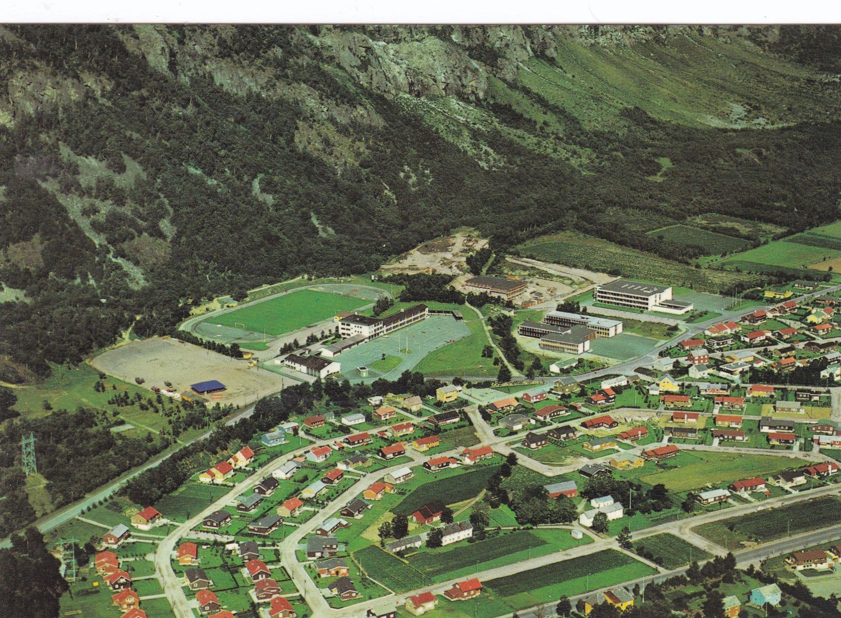 Sunndalsøra. Fjellanger Widerøe 206922