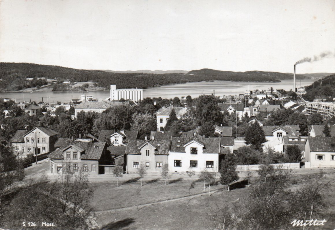 Moss. Industri og mange villaer. Stmp.1953, men frim.fj.