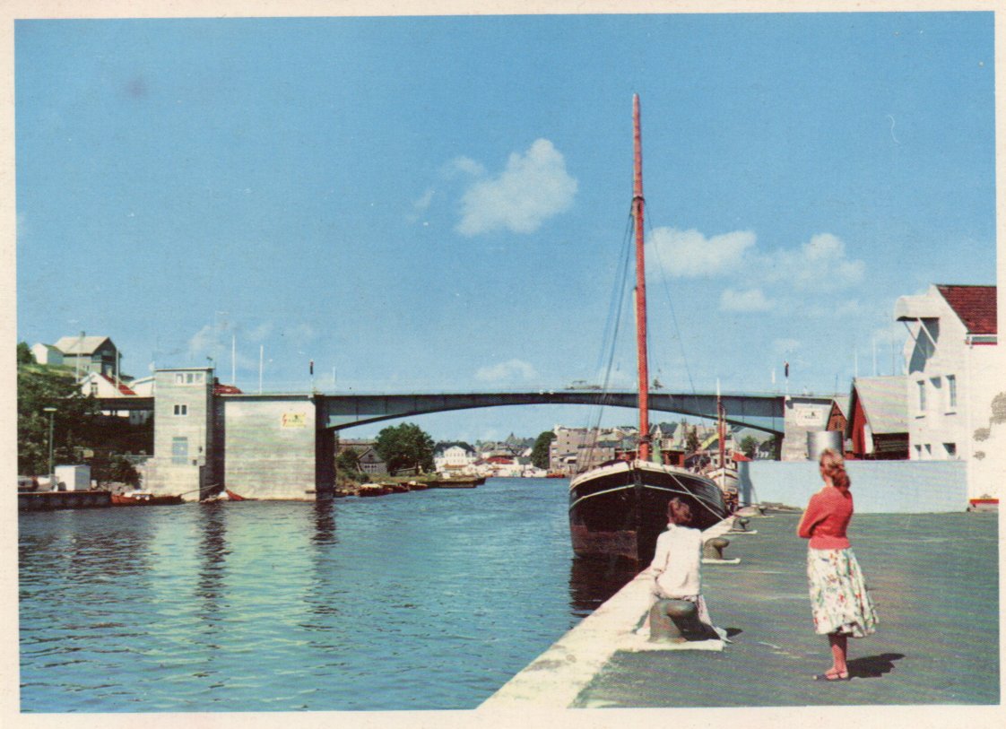 Fredrikstad. Kråkerøy Bridge. Fine farger.