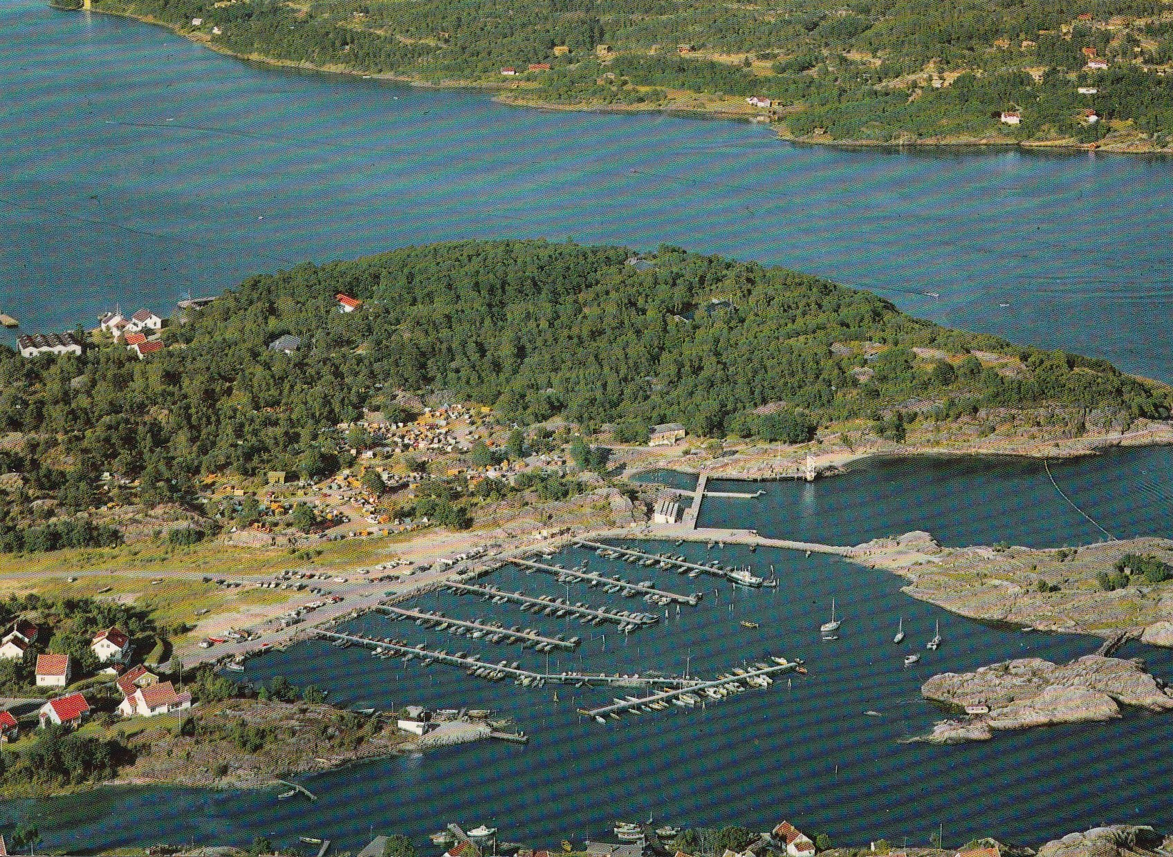 Kristiansand S. Utsikt over Roligheten og Bertebukta. Aune F-3752-8