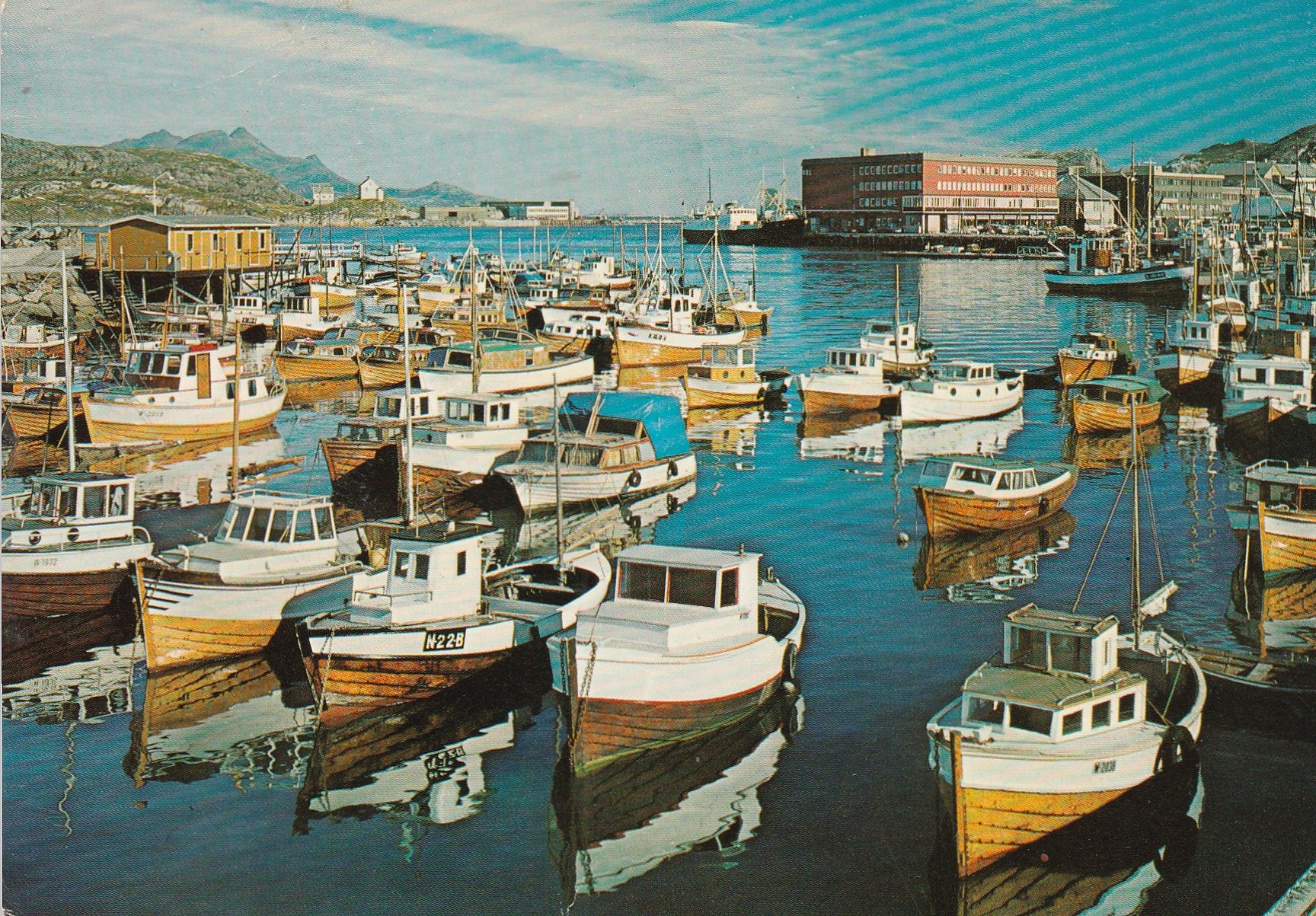 Eldre kort : Småbåthavnen , Bodø. Mittet 2807/31 Pst