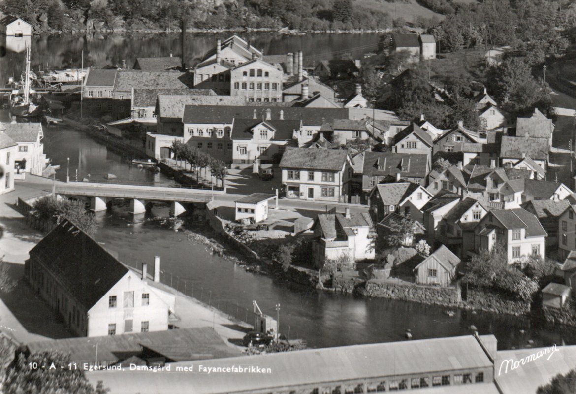 Egersund. Damsgård med Fayancefabrikken.