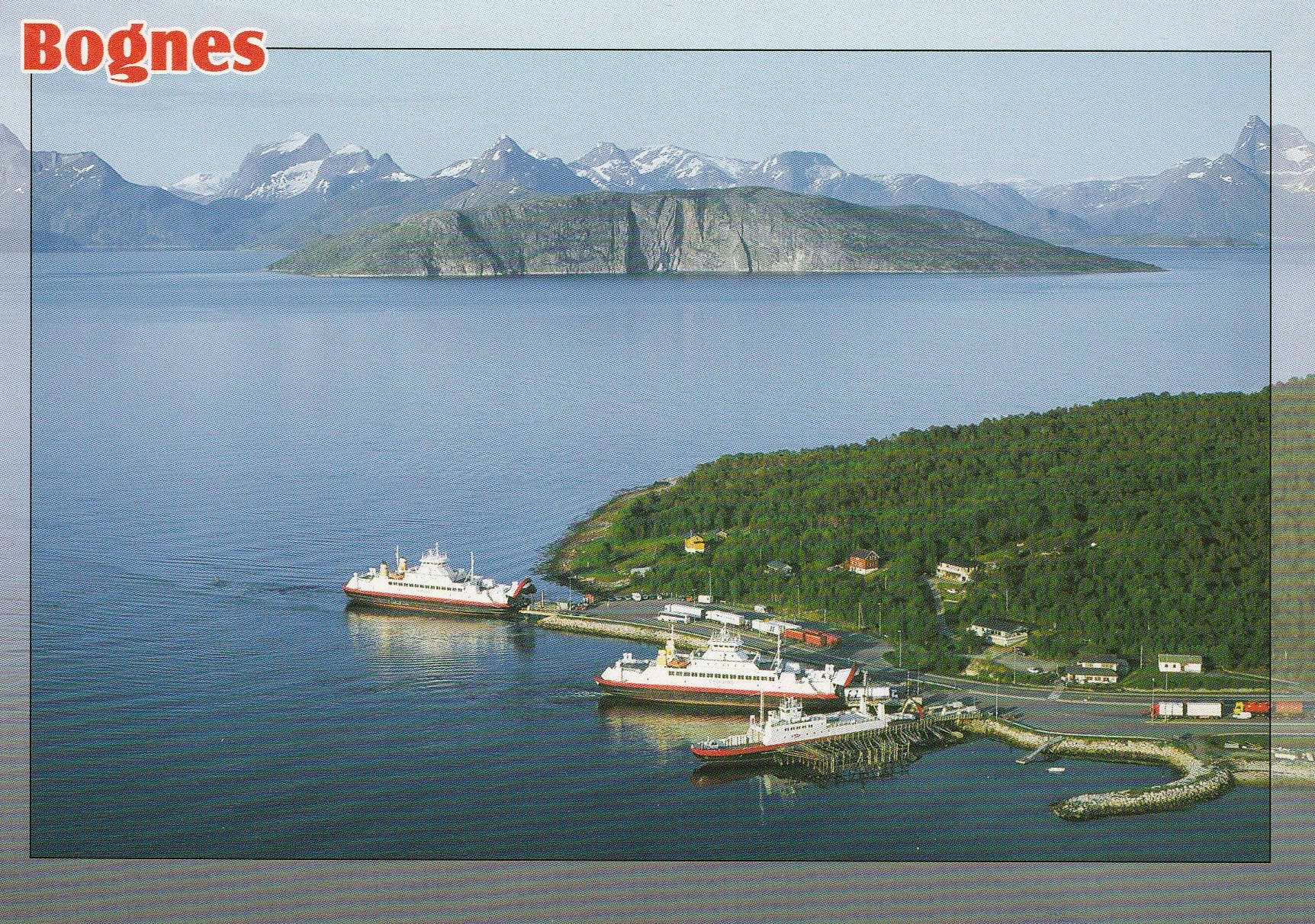 Bognes (m ferjer). To-Foto 2829
