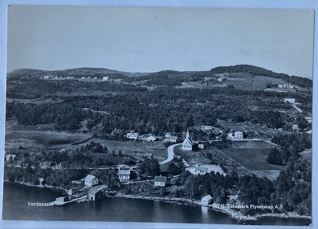 VORDENESET med kaia og kirken