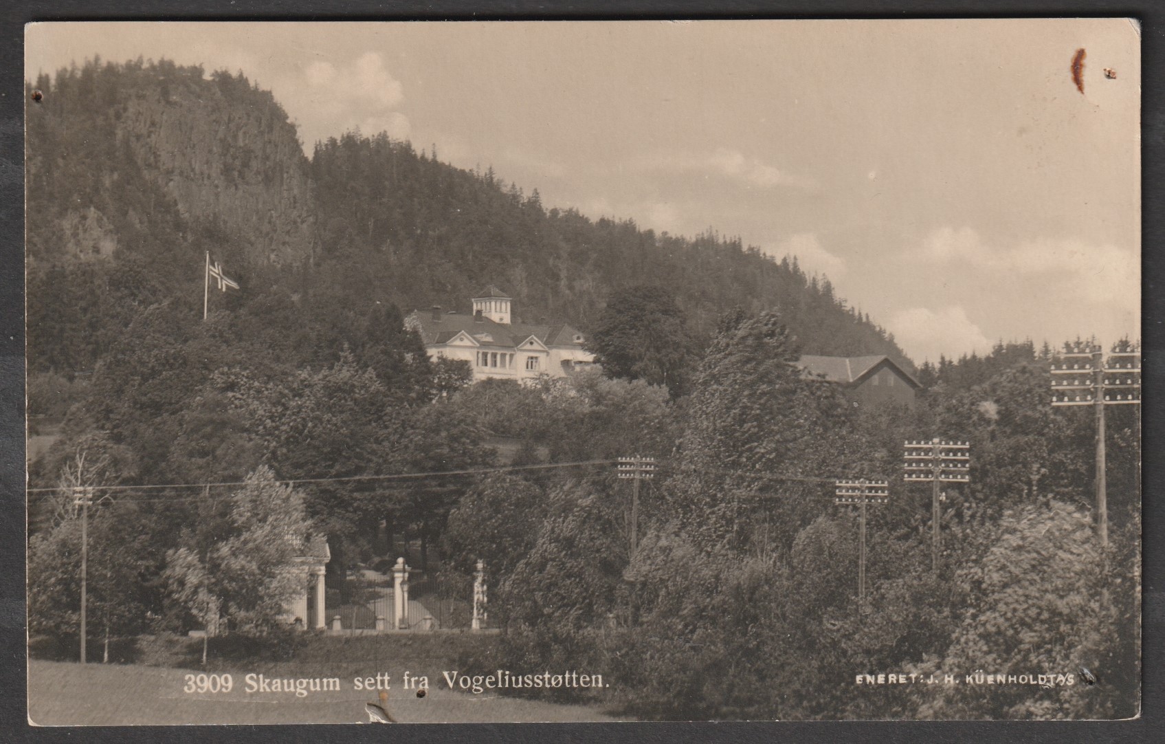 Skaugum sett fra Vogeliusstøtten.. Küenholdt 3909