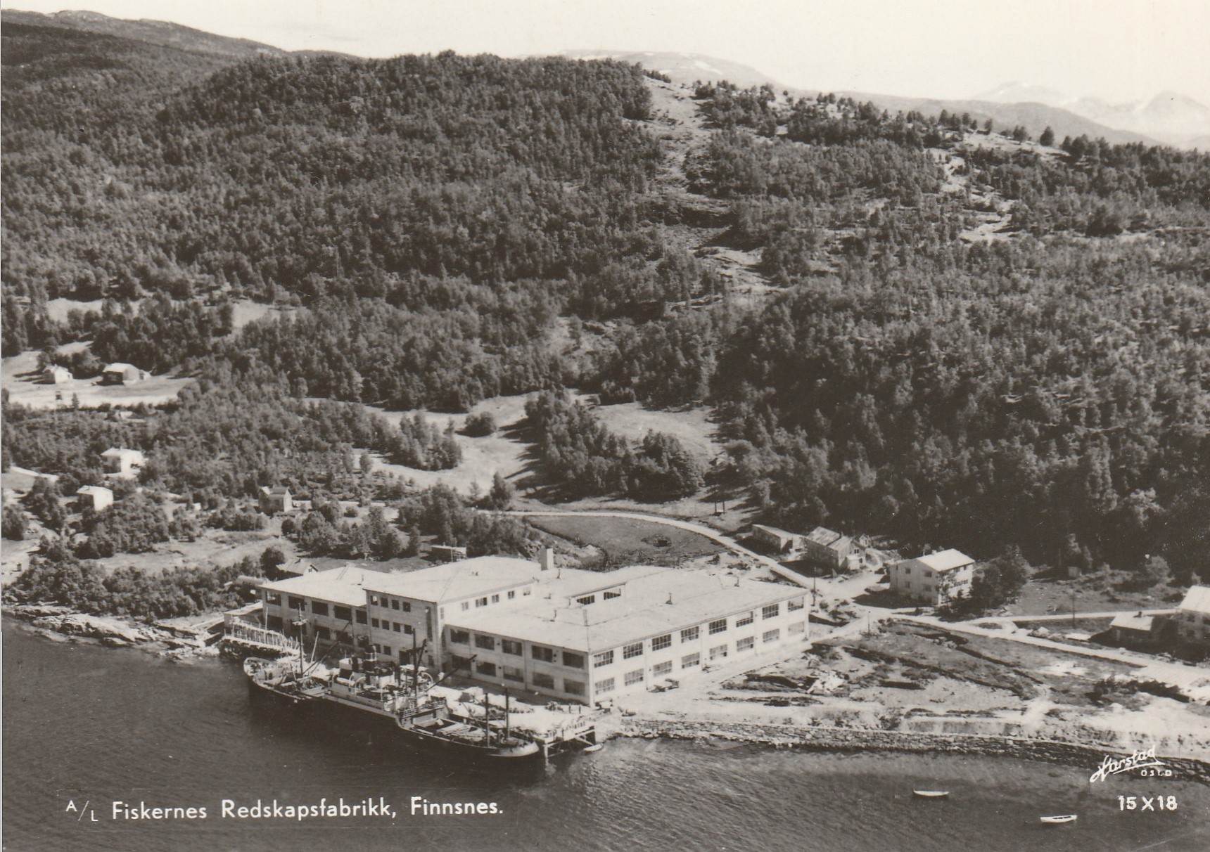 A/L Fiskernes Redskapsfabrikk , Finnsnes . 15 X 18