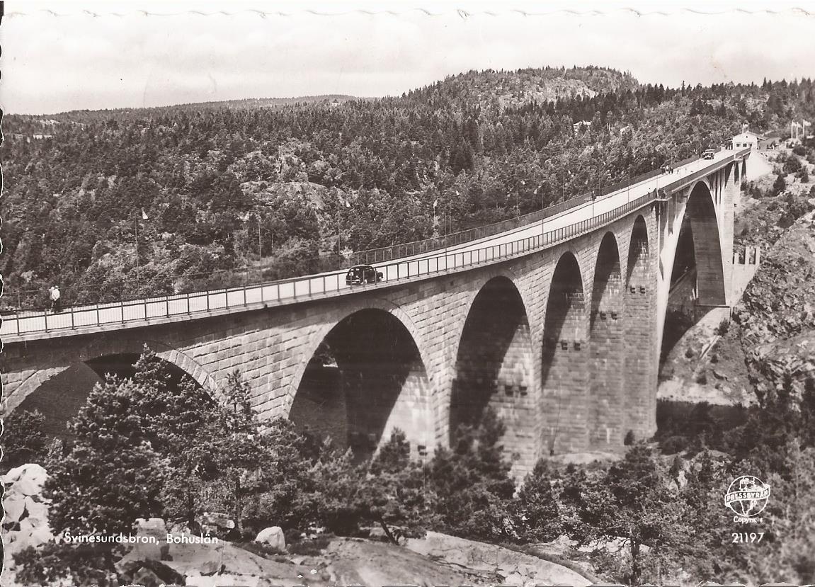 Postkort - Svinesundbroen med bil -