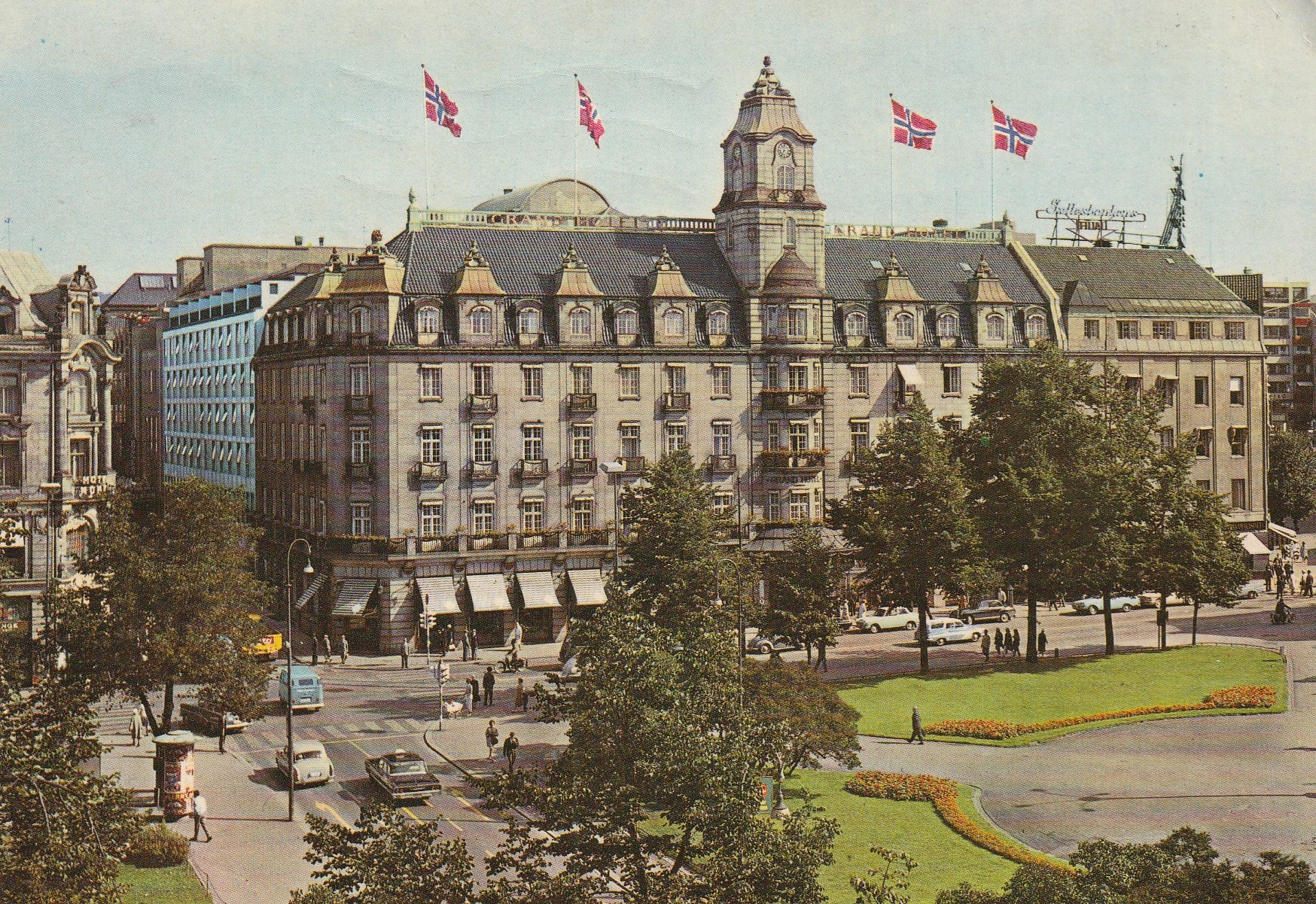 Eldre kort fra Oslo. Grand Hotel . Oppi 186 Pst