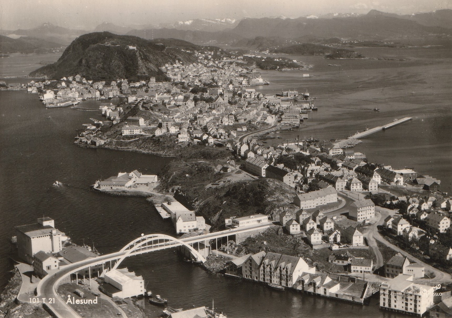 Eldre kort fra Ålesund. Harstad 101 T 21 Pst