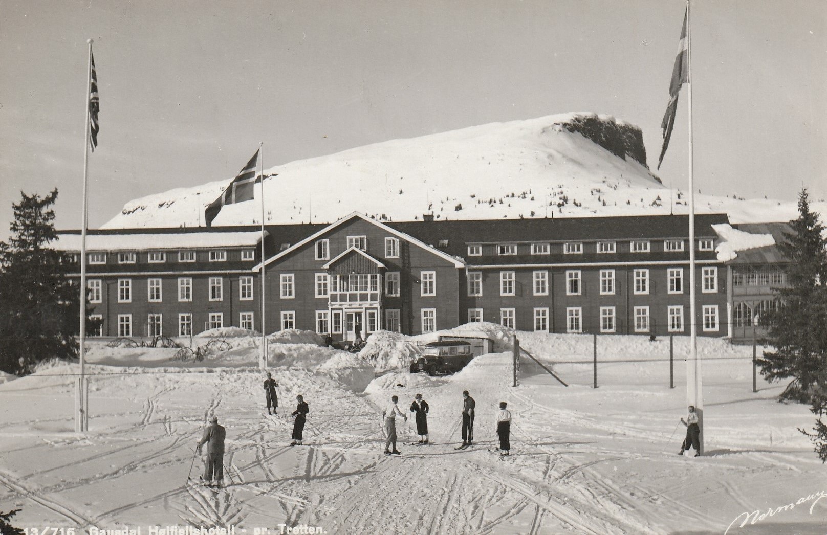 Eldre kort fra Gausdal Høifjellshotell - pr Tretten . Normann  13/716 SKADET !