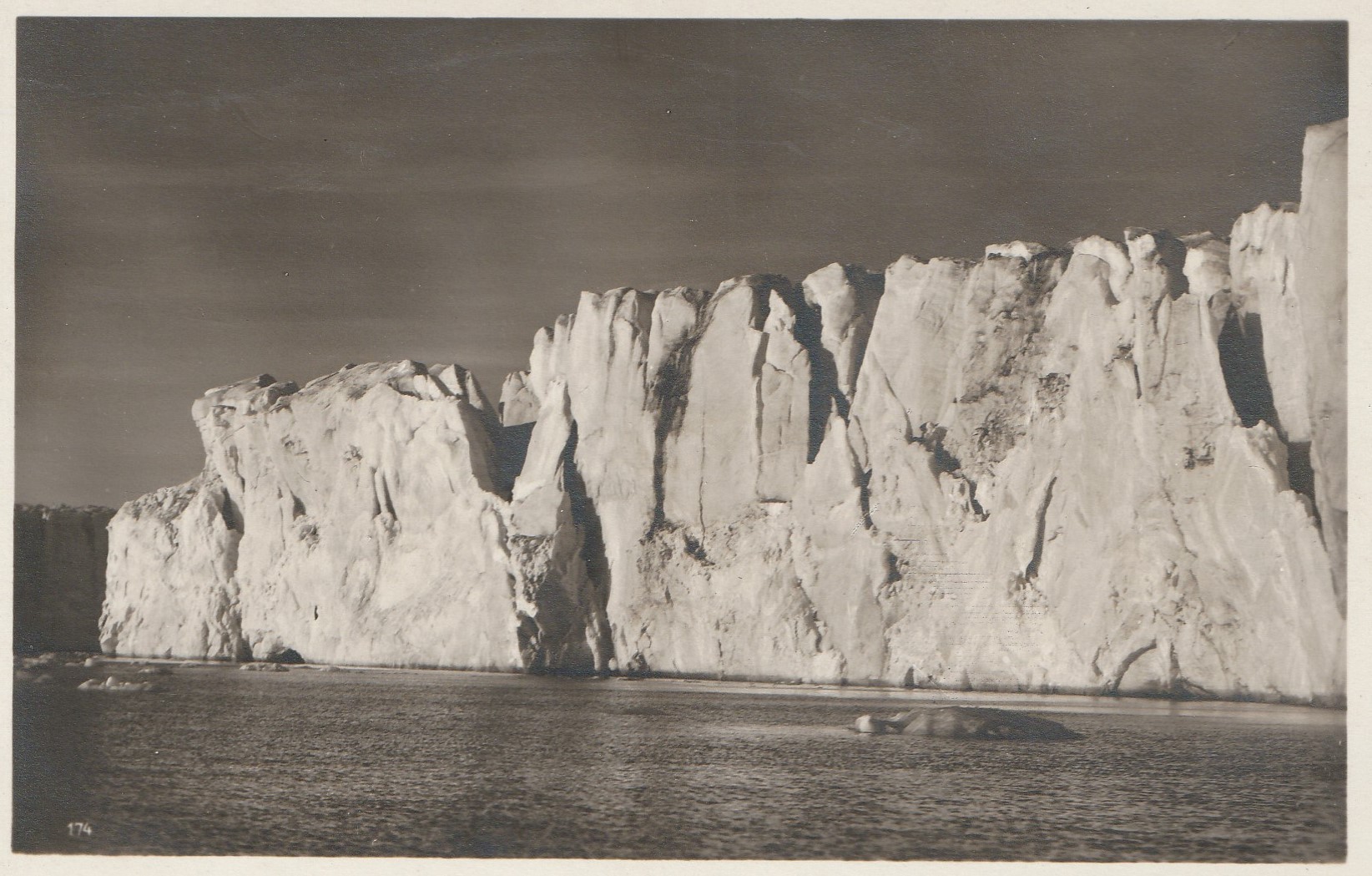 Eldre kort fra Spitzbergen . Packeis . Mulller & Sohn 174 Små