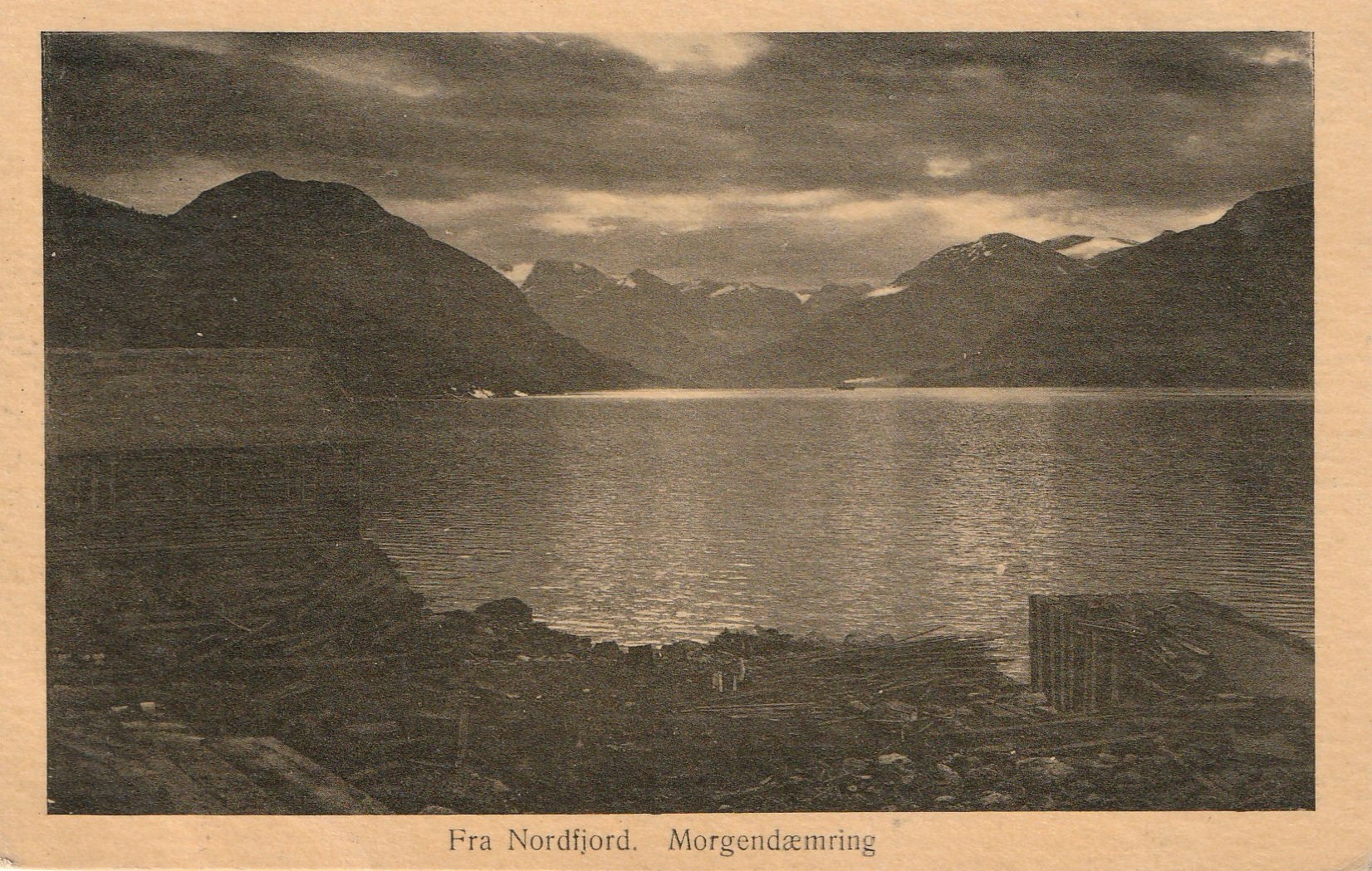 Eldre kort fra Nordfjord . Morgendæmring . Ritter 874 ? Pst Små