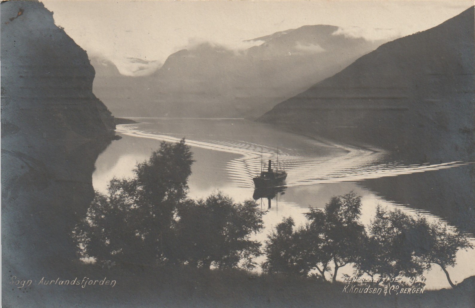 Gammelt Brevkort Aurlandsfjorden, Sogn . Knudsen Nr ? Pst Små