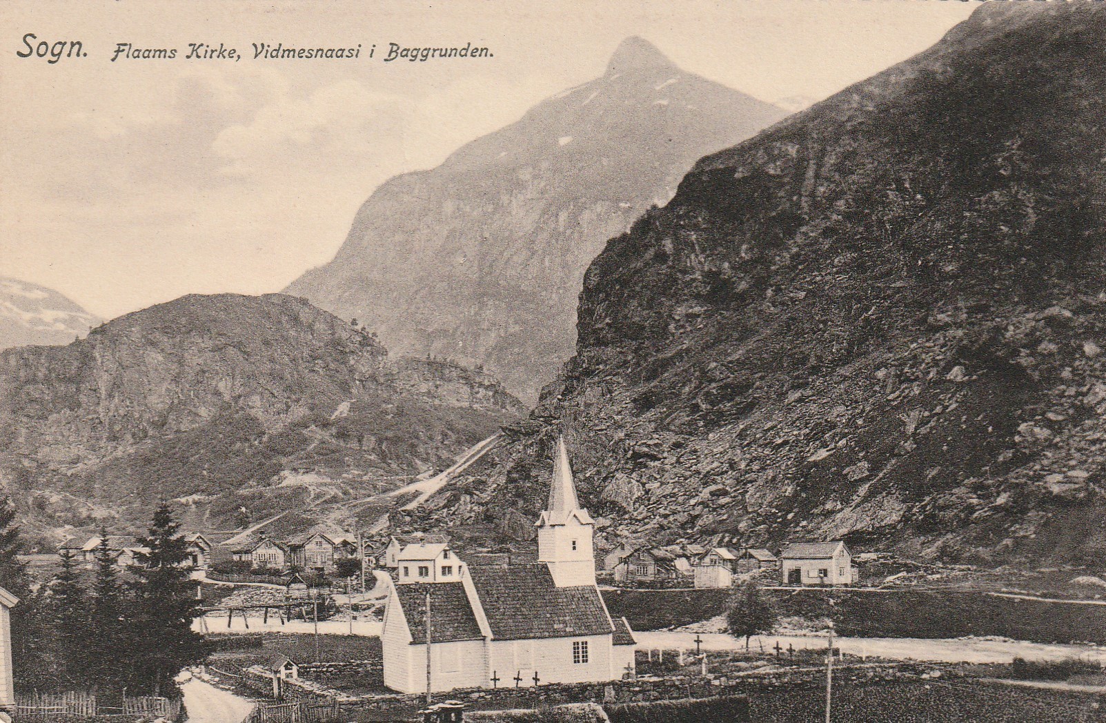 Gammelt Brevkort fra Flaams Kirke, Vidmesnaasi i Baggrunden . Svanbøe No 396 Små