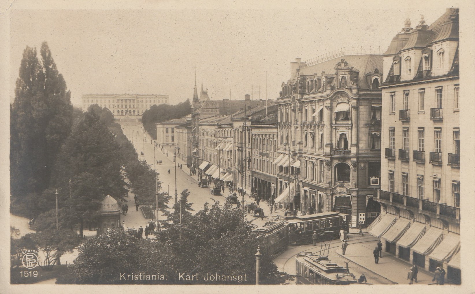 Eldre kort fra Kristiania . Karl Johansgt Oppi 1519 Små