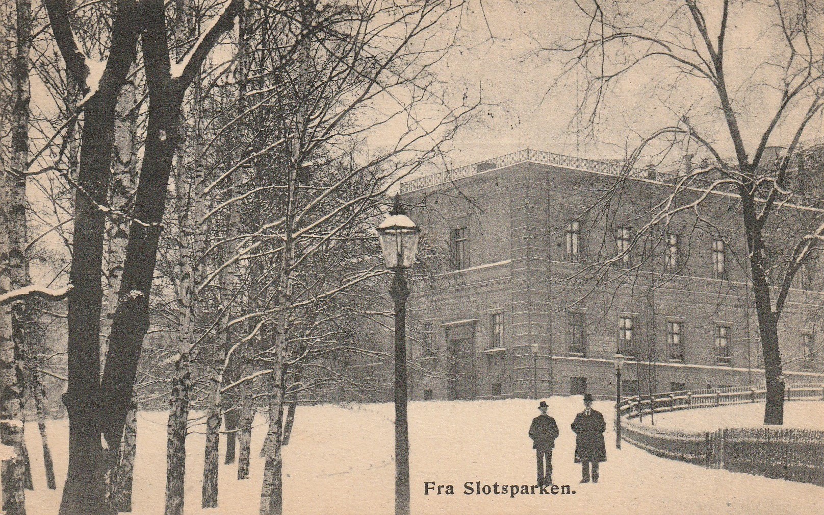 Gammelt Brevkort fra Slotsparken . Alstrup 194 Pst Små