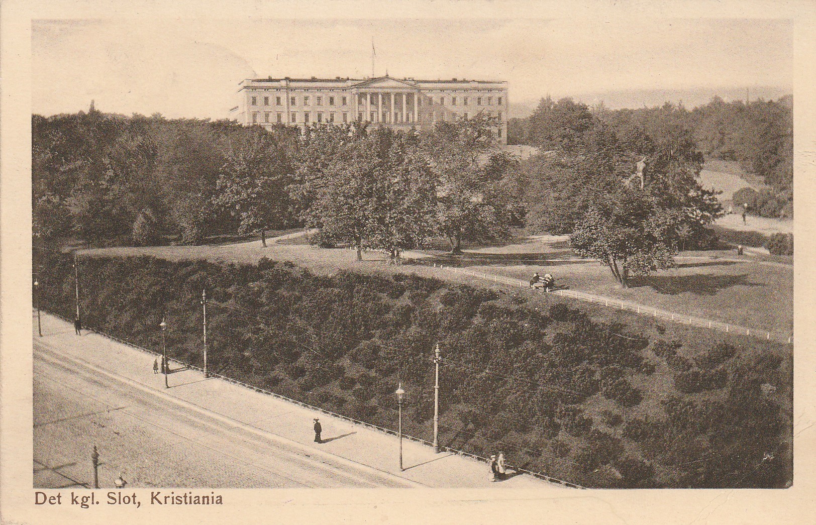 Eldre kort fra Det kgl. slot, Kristiania . Mittet 13 Pst Små