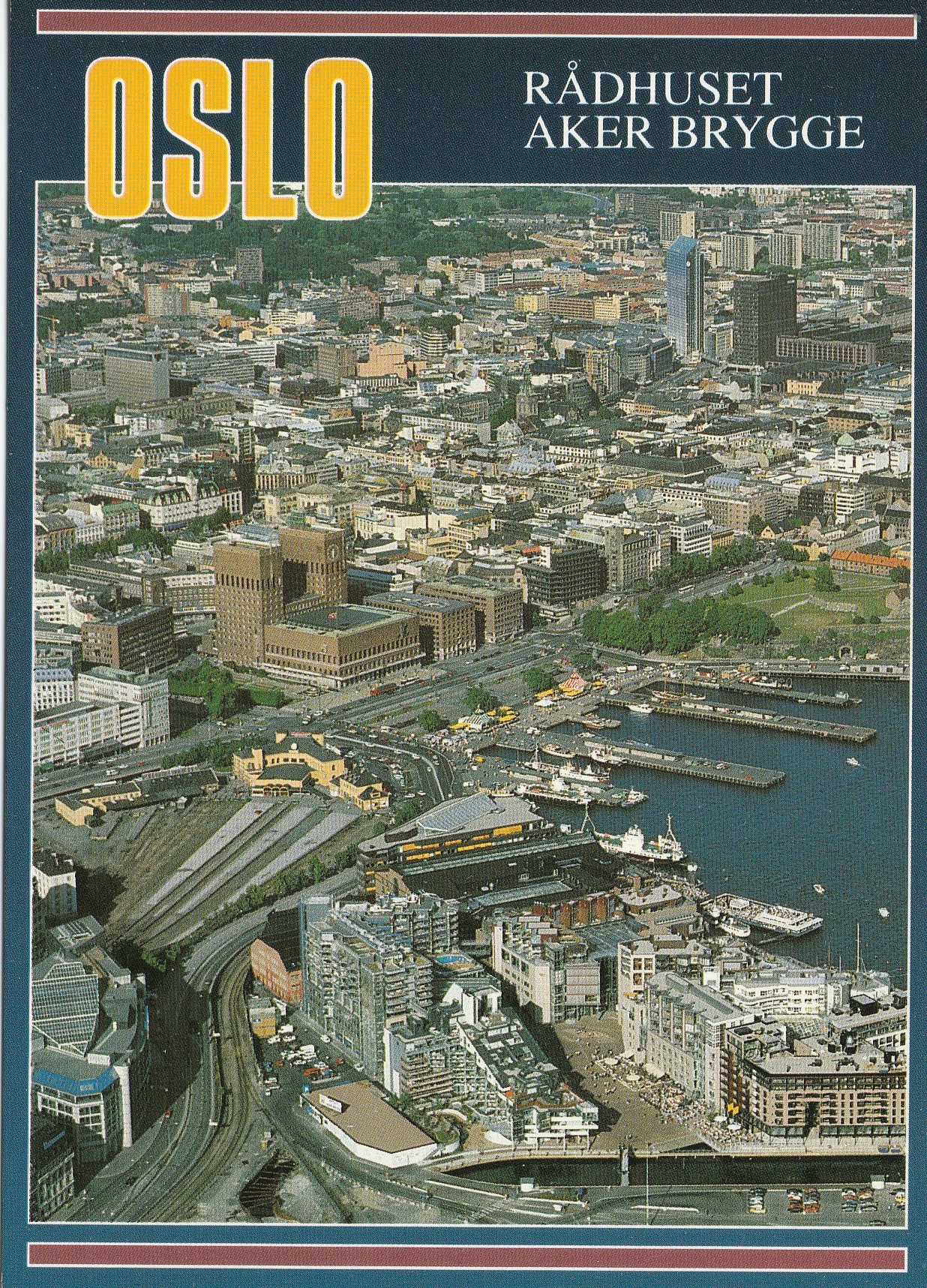 Oslo . Rådhuset og Aker Brygge . Aune F-14127-1