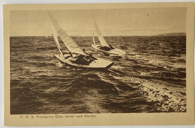 KNS Kronprins OLAV seiler ved HORTEN