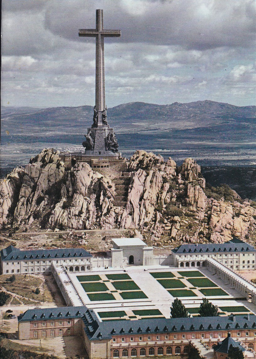 Santa Cruz del Valle de Los Caidos. Utsyn over monumentets bakside