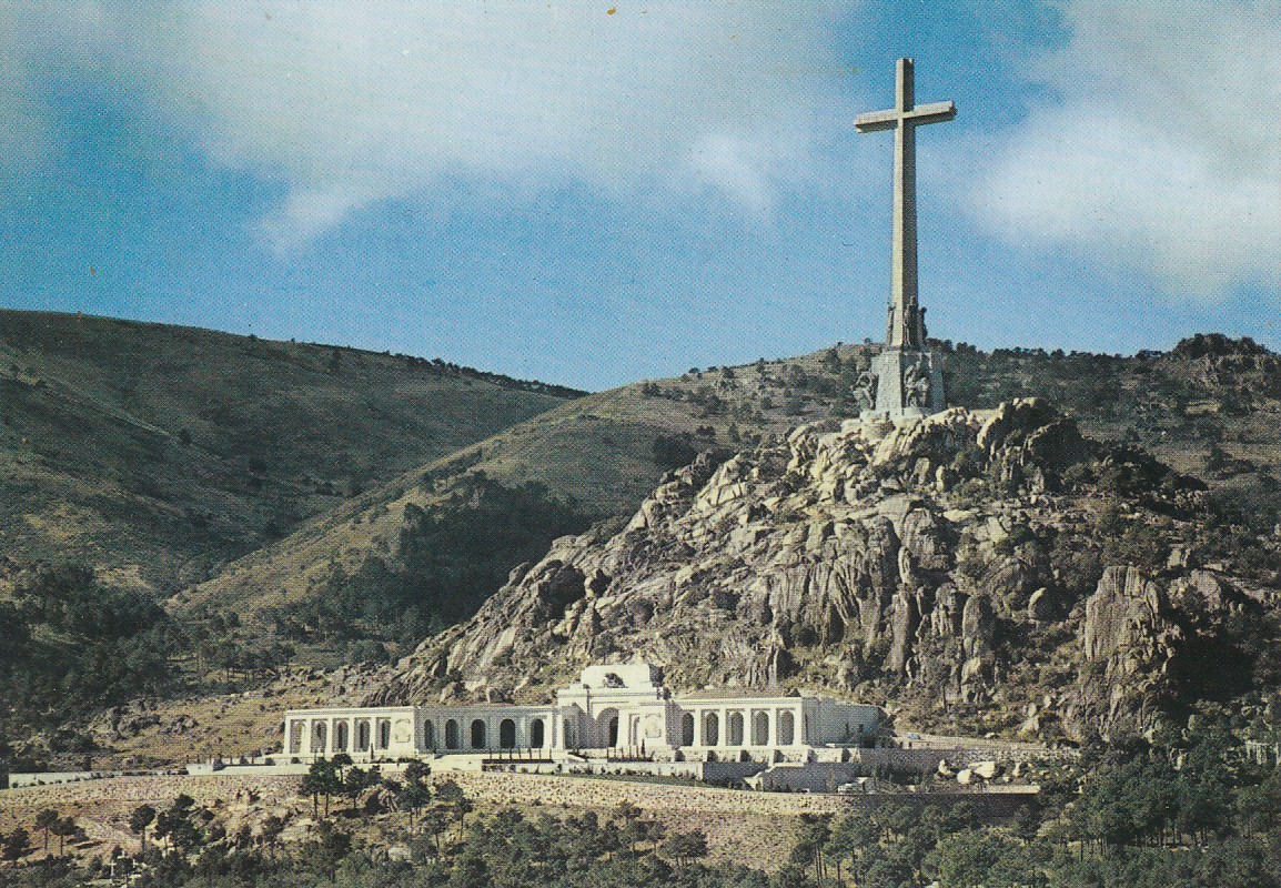 Santa Cruz delValle de Los Caidos. Kirkens inngangsparti