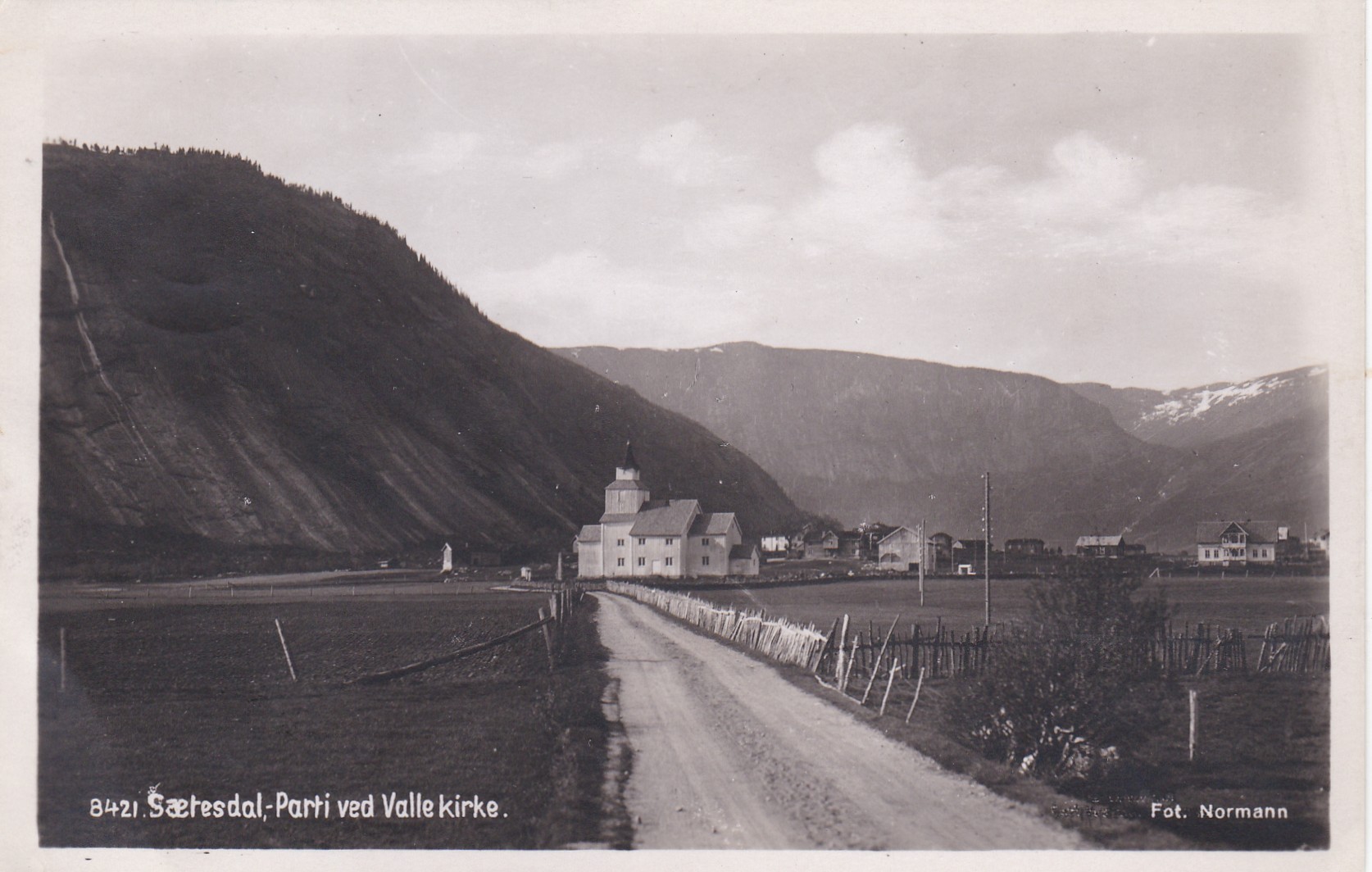 Sætesdal - Parti ved Valle kirke ( Normann 8421)