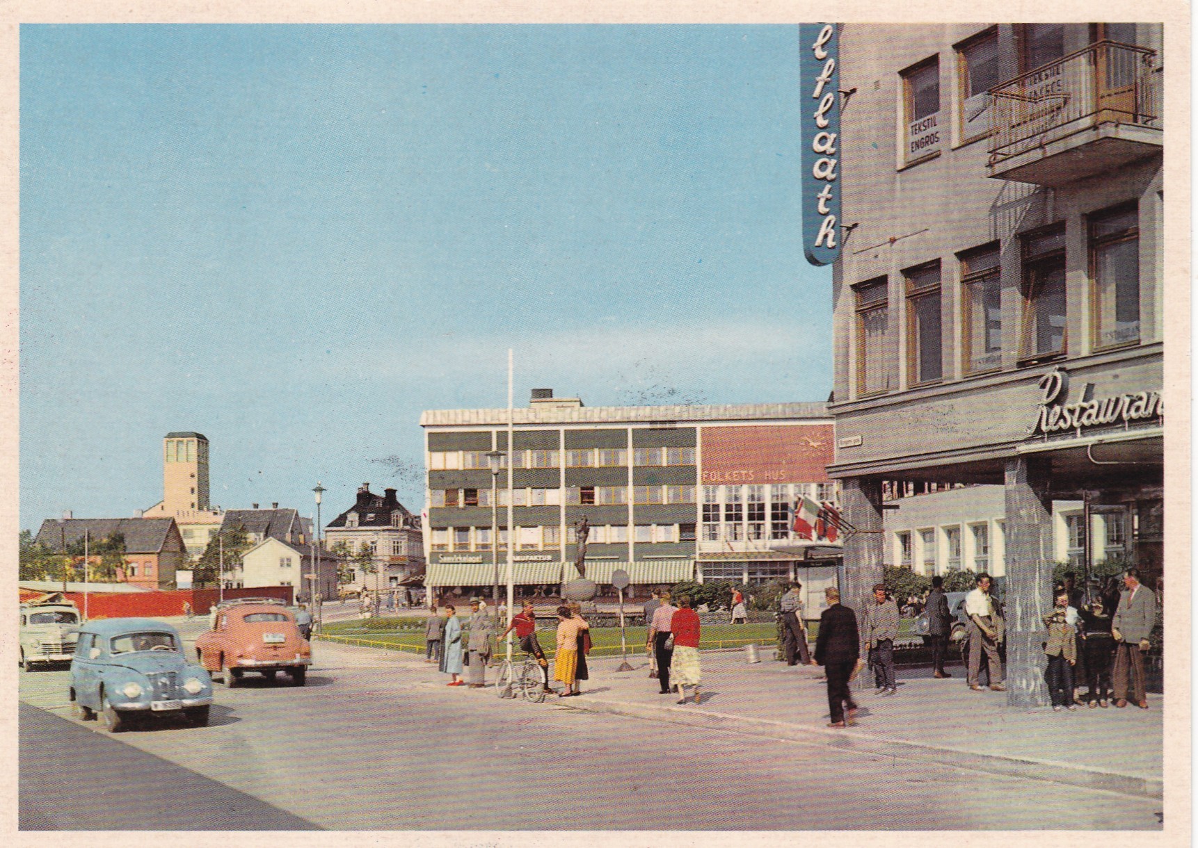 Narvik. Parti fra Torget ( Aune F-136-8)